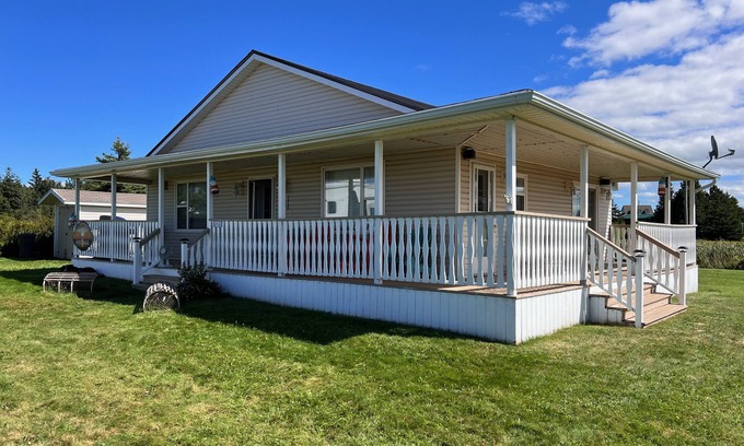 Darnley Cottage | 3 Bedroom Darnley Beach House, Close To Sandy North Shore Beaches