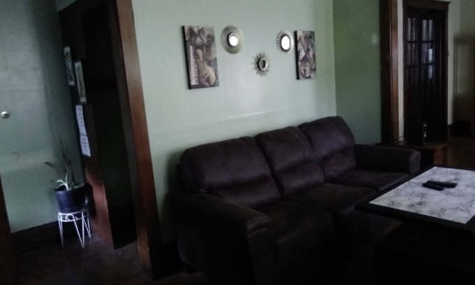Minneapolis Apartment | 3 bedroom duplex lower unit Great location