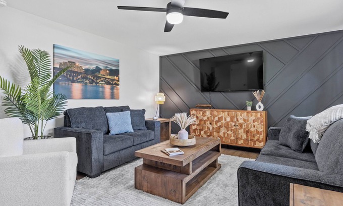 Rockford House | 3 Bedroom Edgebrook Ranch Escape