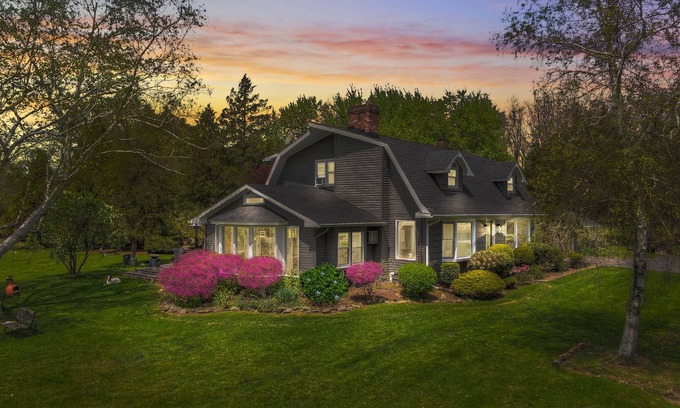 Hudson House | 3 Bedroom Estate 5 Minutes from Hudson NY - Pet Friendly