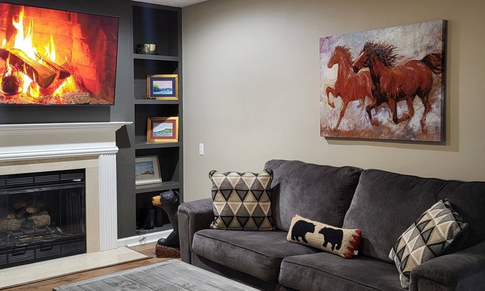 Lexington Condo | 3-bedroom family friendly condo conveniently located near downtown Lexington