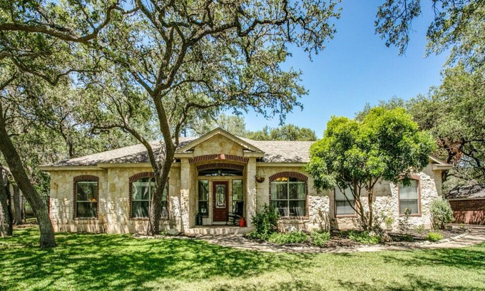 Far North Central House | 3 bedroom family home on 1/2 acre in the hill country