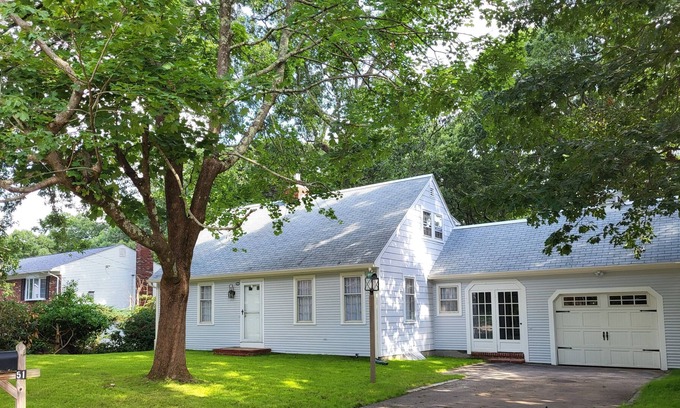 Warwick House | 3 Bedroom Family Home Near East Greenwich RI