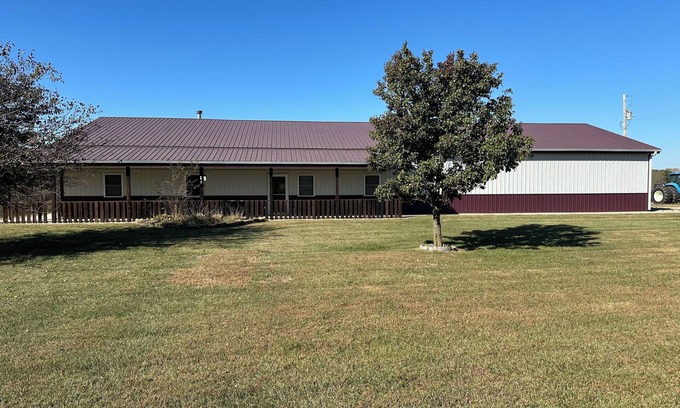Fairport House | 3-bedroom farmhouse in Pattonsburg. Enjoy your stay