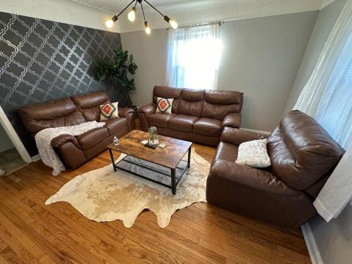 Lincoln Park House | 3 Bedroom Fenced Backyard Pets Welcome Sleeps 6