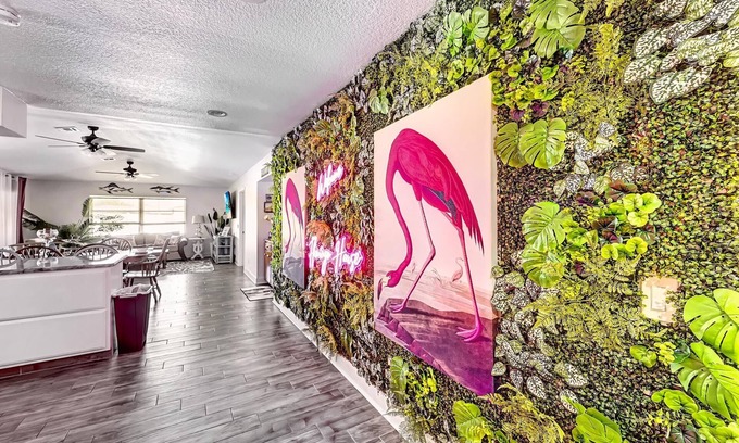 Grove City House | 3-bedroom Flamingo Retreat Heated Pool Beach