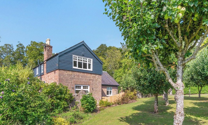 Murthly Cottage | 3 bedroom accommodation in Kirkton of Lethendy