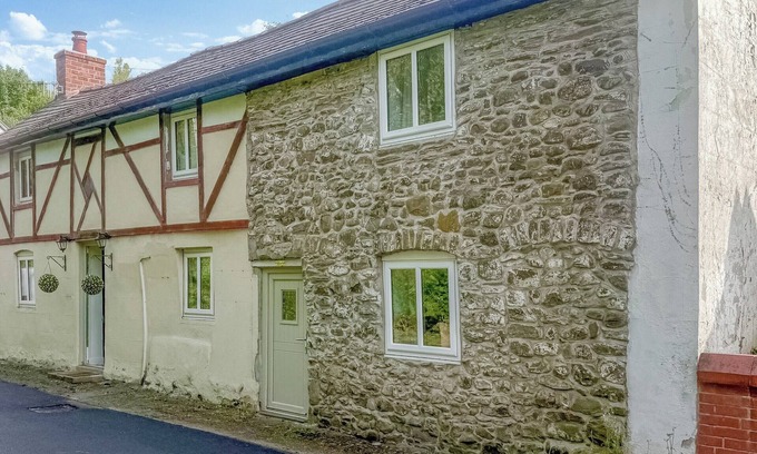 Welshpool Cottage | 3 bedroom accommodation in Llanfair Caereinion