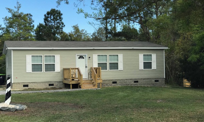 Cedar Point House | 3 bedroom getaway just 5 mins from the beach