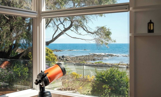 Penguin House | 3-Bedroom Getaway Minutes from the Beach