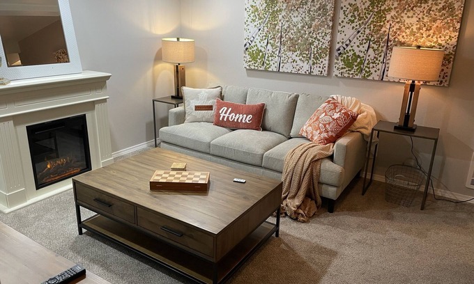 New Tacoma Apartment | 3 Bedroom Historic Apartment in Tacoma - Stadium District