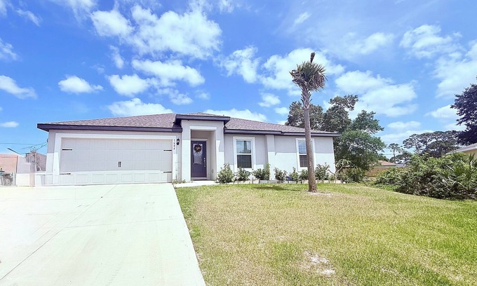 Port Malabar House | 3-bedroom Home Away from Home in Palm Bay !
