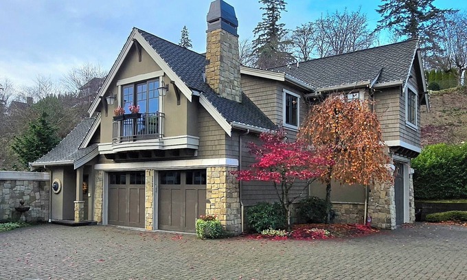 Waller House | 3-bedroom home in Puyallup with Wi-Fi, AC, & Pickle Ball court! Enjoy your stay!