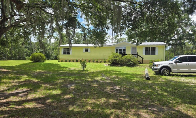 Lake City House | 3-bedroom home in rural Lake City near the Suwannee River and the Florida Trail