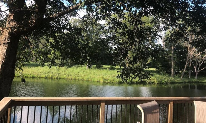 Collinsville House | 3 Bedroom Home - Lake Views on 3 Sides