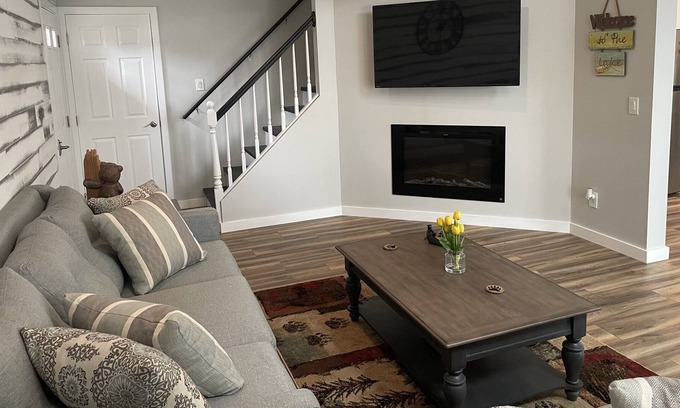 Mayfield House | 3 Bedroom Home on Beautiful Great Sacandaga Lake