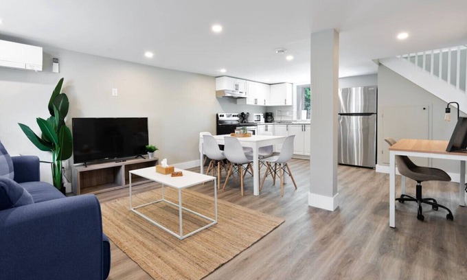 Barrie House | 3-Bedroom Home – Perfect for Beach & City Getaways