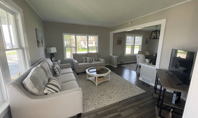 Lake City House | 3 Bedroom home (sleeps 8)