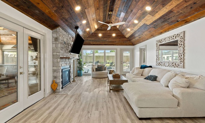 Prien House | 3 Bedroom Home with Pool