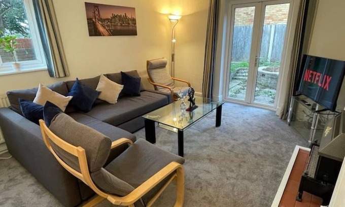 Canterbury House | 3-bedroom home with free parking