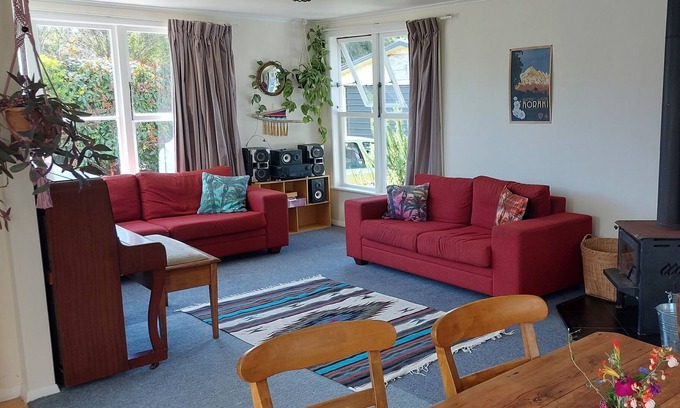 Paekakariki House | 3 bedroom home with great access to Q E park.