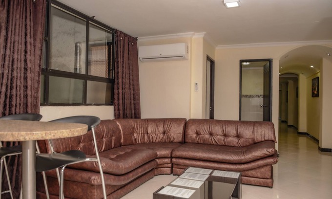 Zona Rosa Apartment | 3 Bedroom Hot Tub Apt 3 Blocks From Park Lleras. Guests no charge