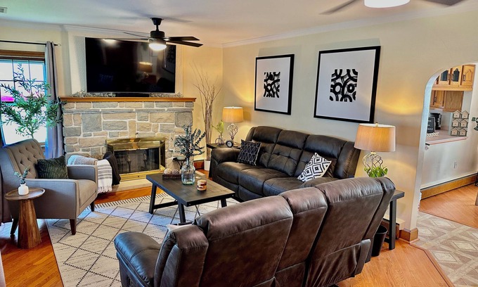 St. Clairsville House | 3-bedroom house in charming Saint Clairsville with AC, fitness room