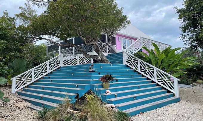 Green Turtle Cay House | 3-bedroom house in charming Green Turtle Cay with WiFi, AC