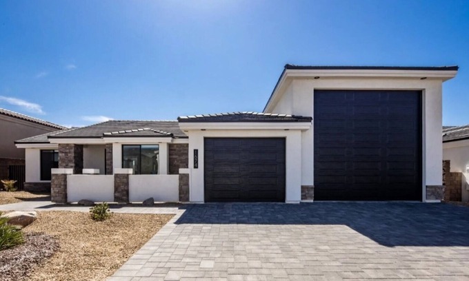Desert Hills House | 3-bedroom house in Lake Havasu City with AC, WiFi, Community pool and Pickleball