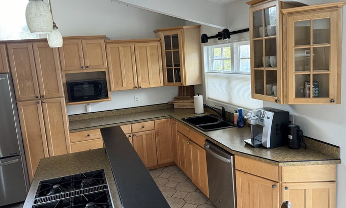 Warrenton House | 3 bedroom house 3 miles from Fort Stevens State Park and 9 miles from Astoria.