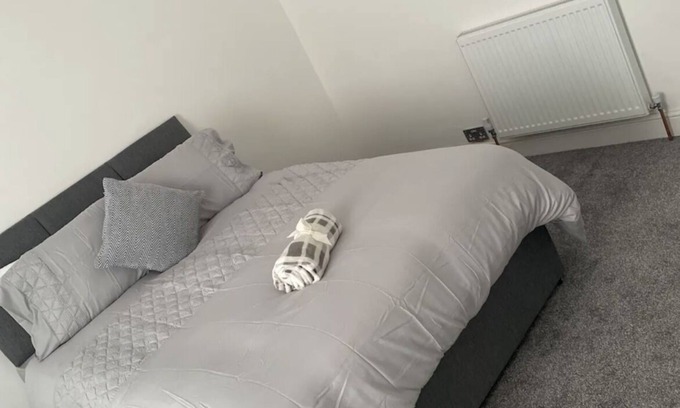 Offerton House | 3 bedroom house available.