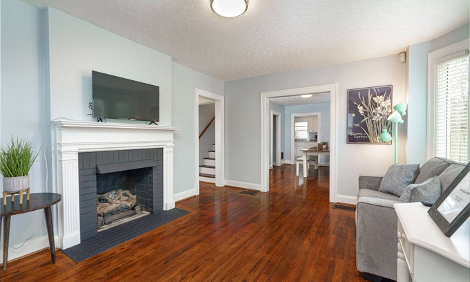 Hurwood Heights House | 3 Bedroom house close to downtown and the airport with an amazing deck.