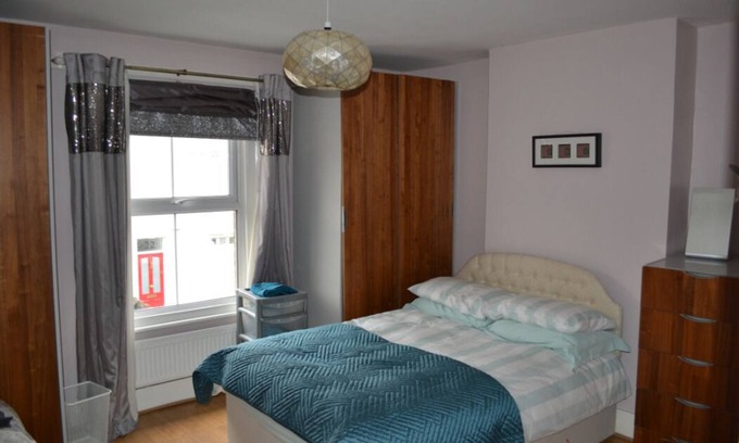 Northfield House | 3 Bedroom House (Ealing) - Great Location