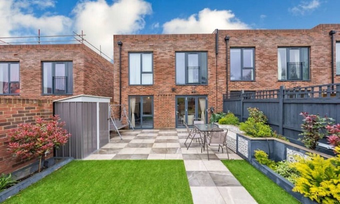 St Albans House | 3 bedroom house in Bricket wood, St Alban