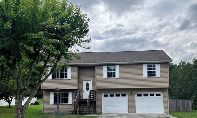 Ringgold House | 3-bedroom house in beautiful Ringgold with WiFi, AC. Start your getaway now