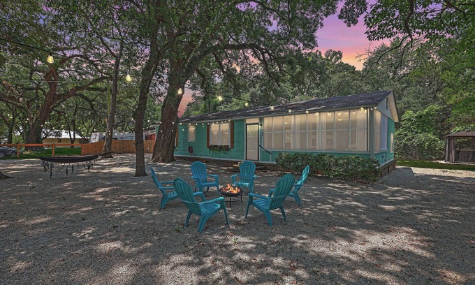 Russellville House | 3-bedroom house, in Bonneau Beach with WiFi, HVAC, hottub & lake beach access!