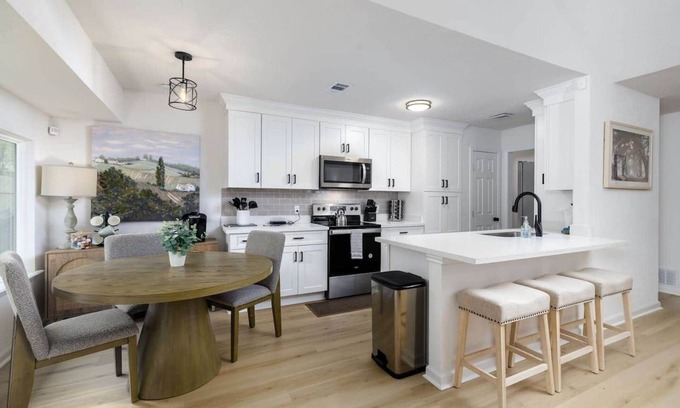 Mesa Ridge House | 3-bedroom house in cool Round Rock with WiFi, AC. Beautifully decorated!