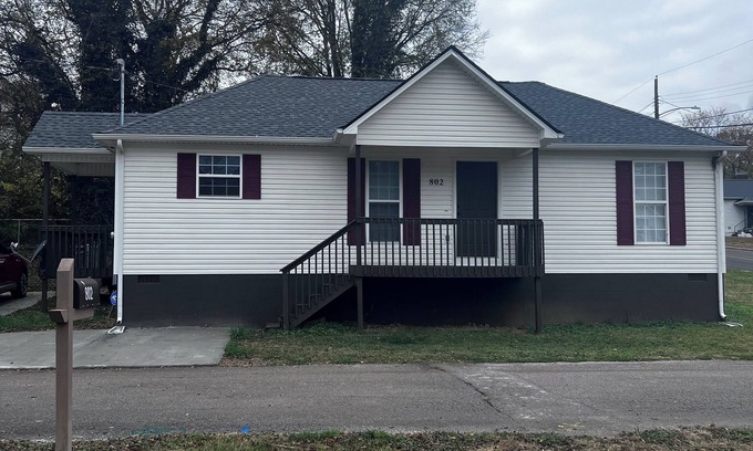 Columbia House | 3-bedroom house in charming Columbia. Near town square. Enjoy your stay