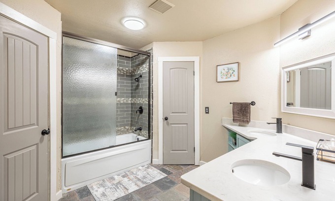 Abilene House | 3-bedroom house in charming Abilene with AC