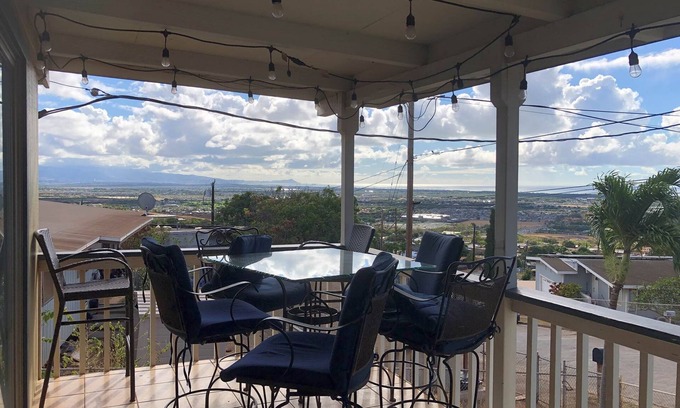 Makakilo City House | 3-bedroom house in charming Kapolei with WiFi, AC. Live the island life
