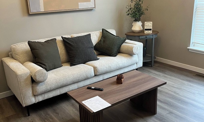 Kearney House | 3-bedroom house in charming Kearney with AC, WiFi. Relax and unwind!