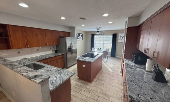 Hudson House | 3-bedroom house in charming Hudson with AC