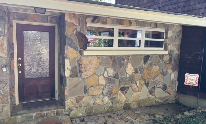 White House | 3-bedroom house in charming White with WiFi and AC. Lakefront lake Allatoona