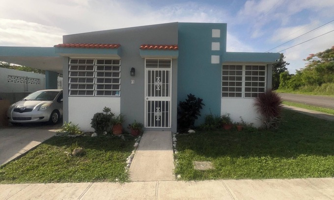 Palmarejo House | 3-bedroom house in Coamo with AC on bedroom 1