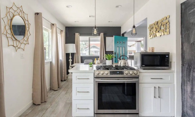 Hellman Street House | 3-bedroom house in enjoyable Long Beach with WiFi