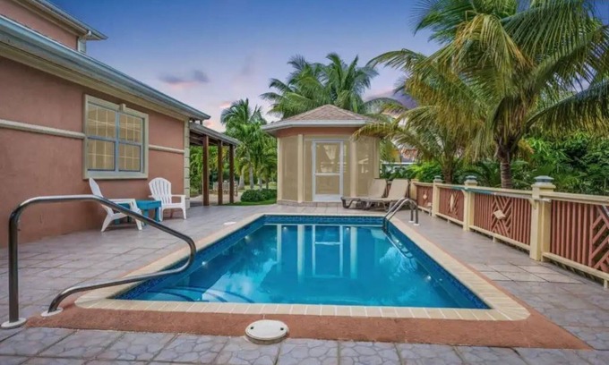 Bodden Town House | 3-bedroom house in awesome Bodden Town with WiFi, AC