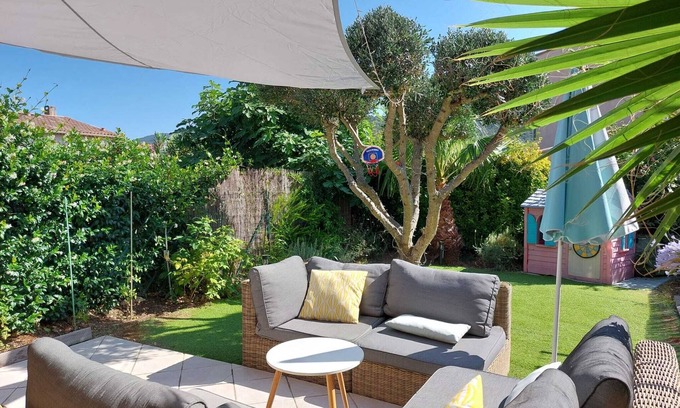 La Mole House | 3 bedroom house in La Môle, Gulf of Saint Tropez in residence with swimming pool