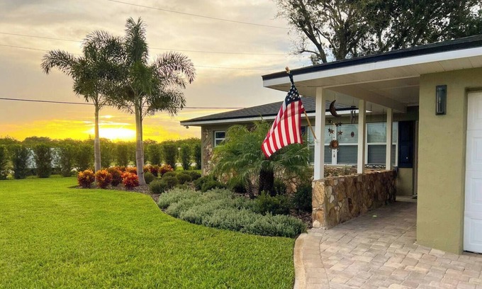 Sebring House | 3-bedroom house in lovely Sebring with WiFi, AC