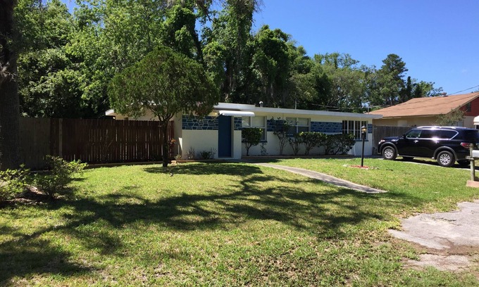 Gulf Coast Acres House | 3-bedroom house in marvelous Hudson with AC, WiFi
