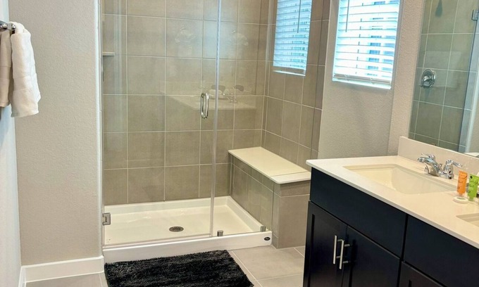 Woodlake - Briar Meadow House | 3-bedroom house in pleasant Houston with AC, WiFi,close to everything